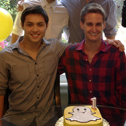 Bobby Murphy ed Evan Spiegel in una foto pubblicata sul blog di Snapchat