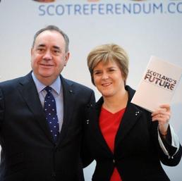 Alex Salmond insieme a Nicola Sturgeon (Epa)