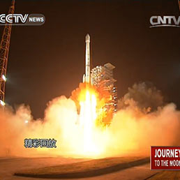 Il lancio del Lander lunare cinese Chang'e 3 con il rover Yutu, "Coniglio di Giada", alla sommità di un razzo vettore "Lunga marcia 3"