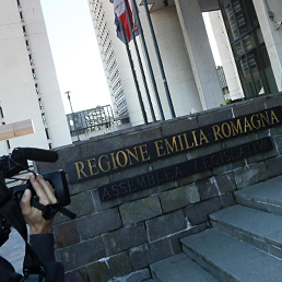 Regione Emilia: sette capigruppo a giudizio per le interviste a pagamento sulle tv locali (Ansa)