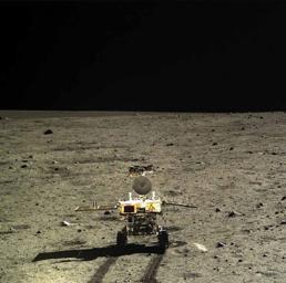 Il rover cinese Yutu, Coniglio di Giada, appena arrivato sul suolo lunare lo scorso dicembre