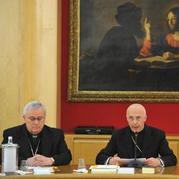 Da S Mons. Gualtiero Bassetti e il Cardinale Angelo Bagnasco alla sede della CEI a Roma (ANSA)