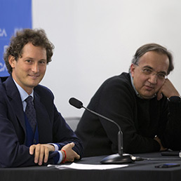 Jhon Elkann e Sergio Marchionne all'assemblea Fiat (LaPresse)