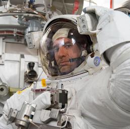 Ecco perché l'astronauta Parmitano, in orbita, aveva il casco pieno d'acqua  - Il Sole 24 ORE