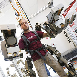 Un Body Extender robot dell'Università Sant'Anna di Pisa (Afp)