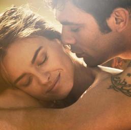 Una foto di scena del film 'Allacciate le cinture' (Ansa)