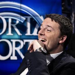 Nella foto il premier Matteo Renzi ospite della trasmissione di Rai 1 "Porta a Porta" condotta da Bruno Vespa (Ansa)