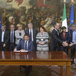Palazzo Chigi, firma dell'accordo su Electrolux