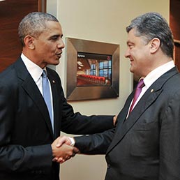 Il presidente degli Stati Uniti Barack Obama con il suo omologo ucraino Petro Poroshenko (Reuters)