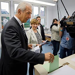 Il premier cristianodemocratico Stanislaw Tillich al voto (Ap)