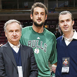 Gianni Petrucci, Marco Belinelli e Simone Pianigiani (Ansa)