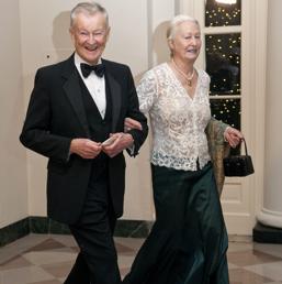 Zbigniew Brzezinski con sua moglie (Olycom)