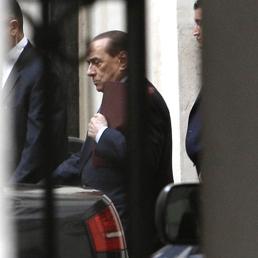 Silvio Berlusconi al termine dell’incontro con Matteo Renzi nel cortile di Palazzo Chigi (Ansa)