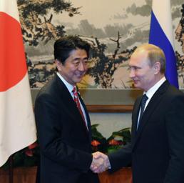 Shinzo Abe e Vladimir Putin (Epa)