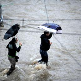 Esondato il fiume Seveso a Milano (Ansa)