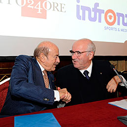 Nella foto la stretta di mano tra il Presidente del Gruppo 24 ORE Benito Benedini (a sinistra) e il presidente Figc Carlo Tavecchio