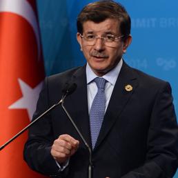 Il primo ministro turco, Ahmet Davutoglu (Afp)