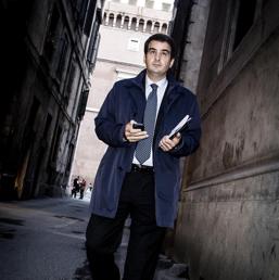 Raffaele Fitto si reca a Palazzo Grazioli (foto d’archivio Ansa)