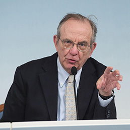 Il ministro dell'Economia e delle Finanze, Pier Carlo Padoan (Ansa)