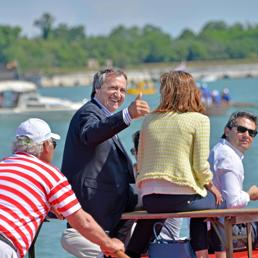 Luigi Brugnaro, candidato del centrodestra, che ha vinto le elezioni comunali a Venezia, battendo il senatore Pd Felice Casson (Ansa)