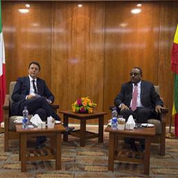 Il presidente del Consiglio Matteo Renzi, in visita in Etiopia, incontra il primo ministro Hailemariam Desalegn (Ansa)