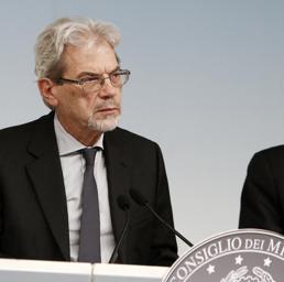 Il sottosegretario Claudio De Vincenti - Ansa