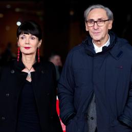 La regista Elisabetta Sgarbi e il cantautore Franco Battiato sul red carpet del Festival internazionale del Film di Roma all'Auditorium della Musica per la proiezione del film "Racconti d'Amore" (Ansa)