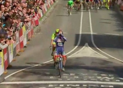 Amstel Gold Race: Gasparotto vince con dedica a Demotiè