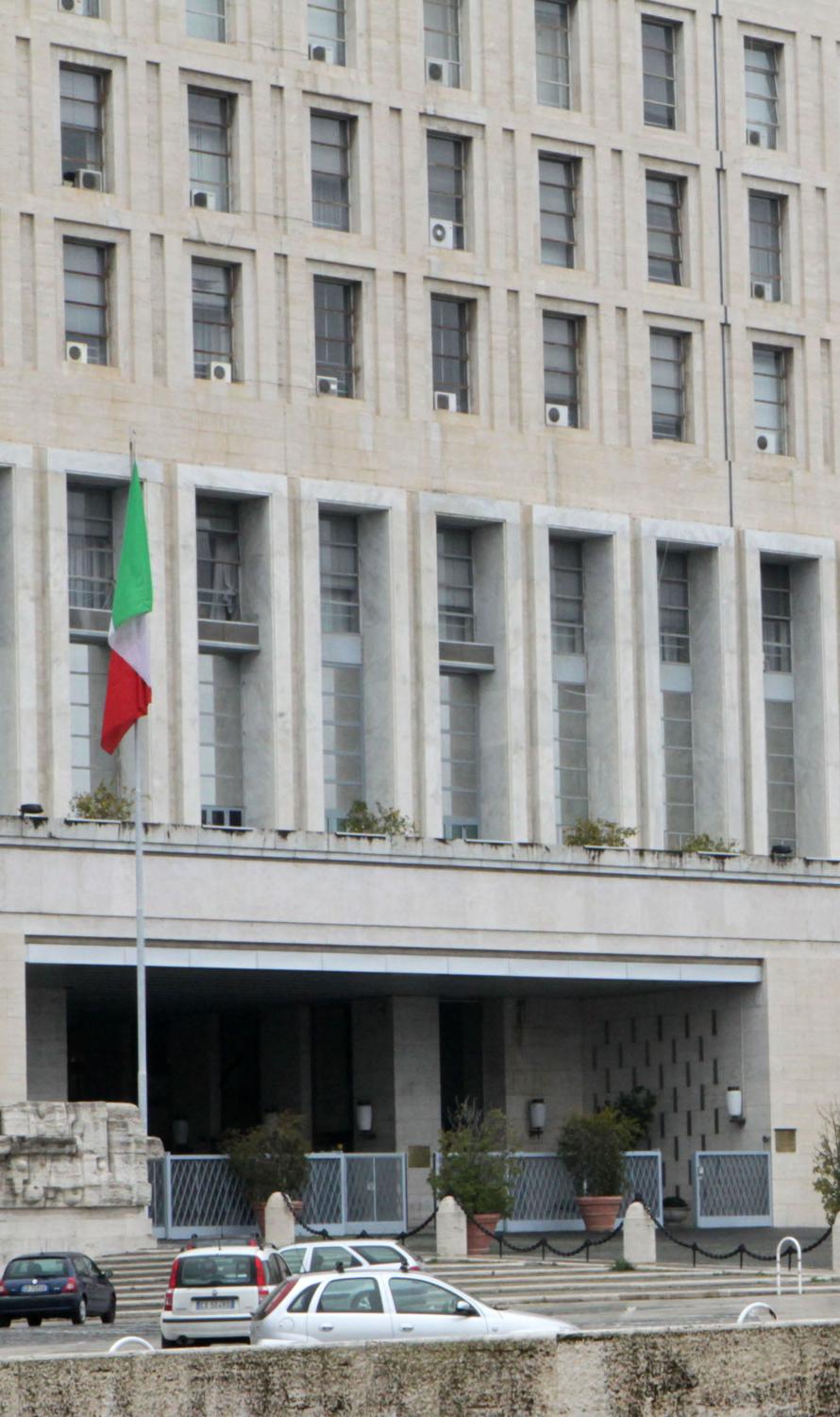 Il Governo Taglia 4 Ambasciate. Ok A Stretta Sui Permessi Sindacali Dei ...