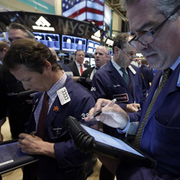 Effetto Fed su Wall Street, caduta sotto 15mila. Mercati sull'orlo dell'inversione di tendenza - Tokyo a sorpresa in rialzo (+1,66%) - Perché le Borse reagiscono male