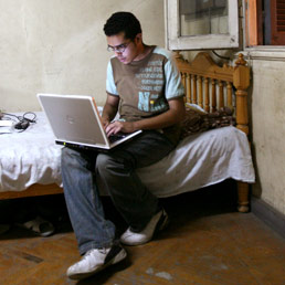 Internet e social network non sono né il bene né il male, ma il nuovo campo della battaglia per il potere