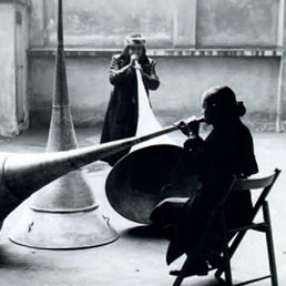 Pistoletto con trombone e specchietto