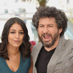 Radu Mihaileanu e Leila Bekhti durante il photocall del film La Source des femmes (AGF)