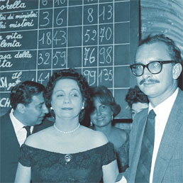 L'imprenditore Guido Alberti, Maria Bellonci e Giangiacomo Feltrinelli festeggiano la vittoria del Gattopardo nel 1959