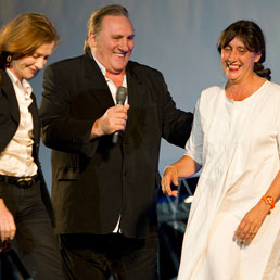 Gerard Depardieu con Isabelle Huppert (sx) e Sylvie Pialat (dx) a Locarno