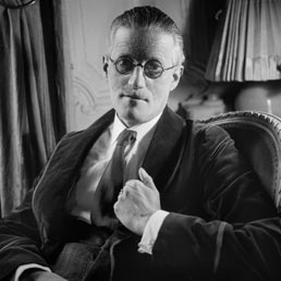 James Joyce (1882-1941), scrittore irlandese, Parigi - 1934 Roger-Viollet/AlinariStudio Lipnitzki