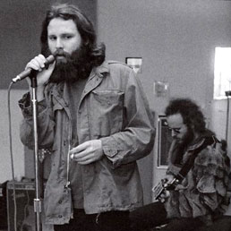 Jim Morrison e Robbie Krieger durante le registrazioni di L.A. Woman