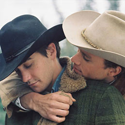 Nella foto una scena del film "I segreti di Brokeback Mountain" diretto da Ang Lee, che racconta la drammatica passione amorosa tra due uomini, due cowboy del Wyoming (AFP Photo)