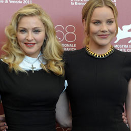 Madonna insieme a una attice protagonista di W/E