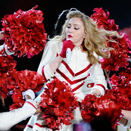 Tra croci, spari e gang bang Madonna si autocelebra a Roma: «La regina sono io» (Italyphotopress)