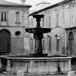 Piazza S. Margherita. Il Palazzetto dei Nobili e Palazzo Camponeschi