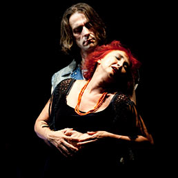 Nella foto un momento de "La discesa di Orfeo" di Tennessee Williams, in scena al Teatro Elfo Puccini di Milano