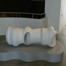 La scultura di Sol Lewitt "Five Open Geometric structures". (Reuters)