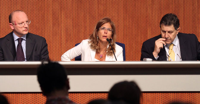 Emma Marcegaglia tra Vincenzo Boccia e Giampaolo Galli nel corso della conferenza stampa conclusiva delle Assise di Confindustria (Ansa)