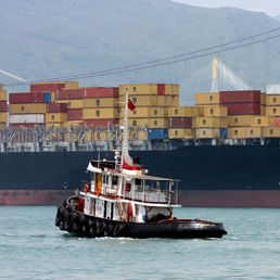 Troppe navi in mare, noli cargo in caduta e societ in difficolt