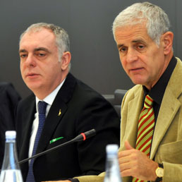 I fondi solo alle Pmi «autoctone». Nella foto Andrea Gibelli con Roberto Formigoni (Fotogramma)