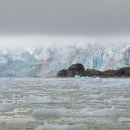 Lo scioglimento dei ghiacci è uno degli effetti più temuti a causa dei cambiamenti climatici (Rea)