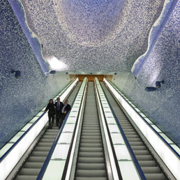 L'arte viaggia in metro. La stazione di Toledo (nel centro storico di Napoli) del Metro dell'Arte - realizzata con fondi Ue -  stata inaugurata e attivata poche settimane fa