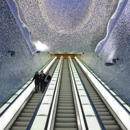 L'arte viaggia in metro. La stazione di Toledo (nel centro storico di Napoli) del Metro dell'Arte - realizzata con fondi Ue - è stata inaugurata e attivata poche settimane fa