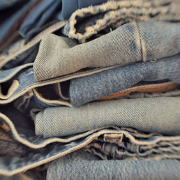 La Levi's accelera sulla strada della sostenibilità con il lancio di nuovi jeans fatti con bottiglie di plastica.